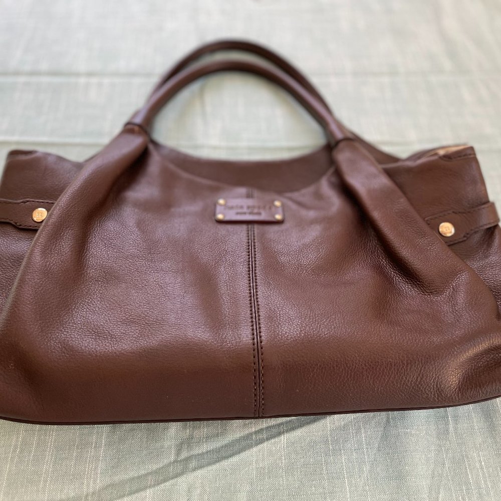 KATE SPADE BROWN LEATHER WITH GOLD ACCENTS ZIPPER CLOSE